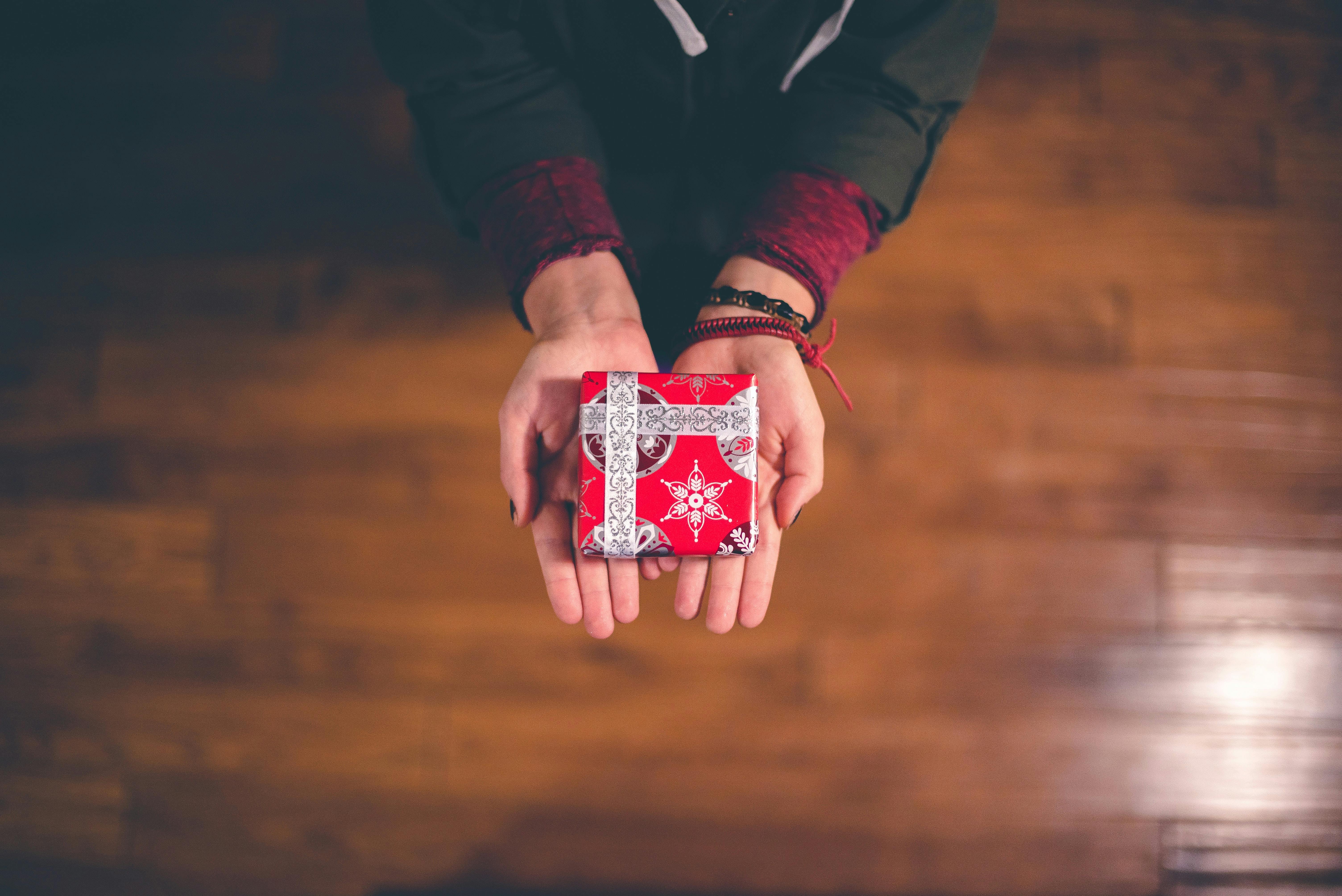How to give gifts better